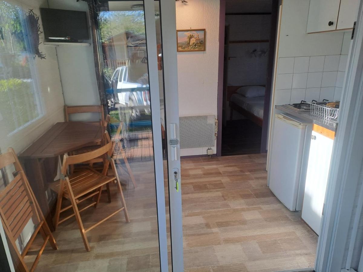 Chalet Pour 5 Personnes Equipe Sur Emplacement Privatif Dans Camping 4 Etoiles Appartenant Et Gere Par Un Particulier Hotel Foix Exterior foto