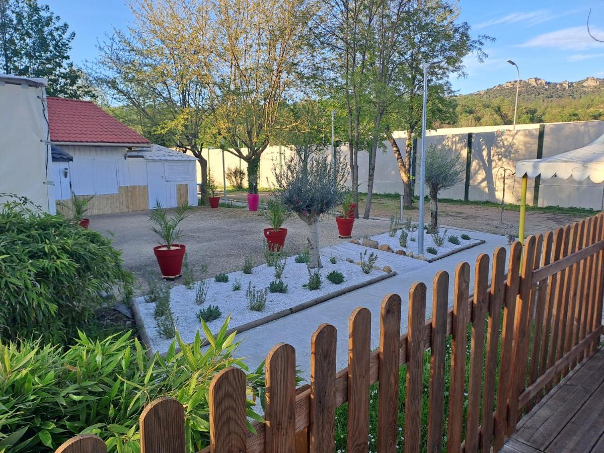 Chalet Pour 5 Personnes Equipe Sur Emplacement Privatif Dans Camping 4 Etoiles Appartenant Et Gere Par Un Particulier Hotel Foix Exterior foto