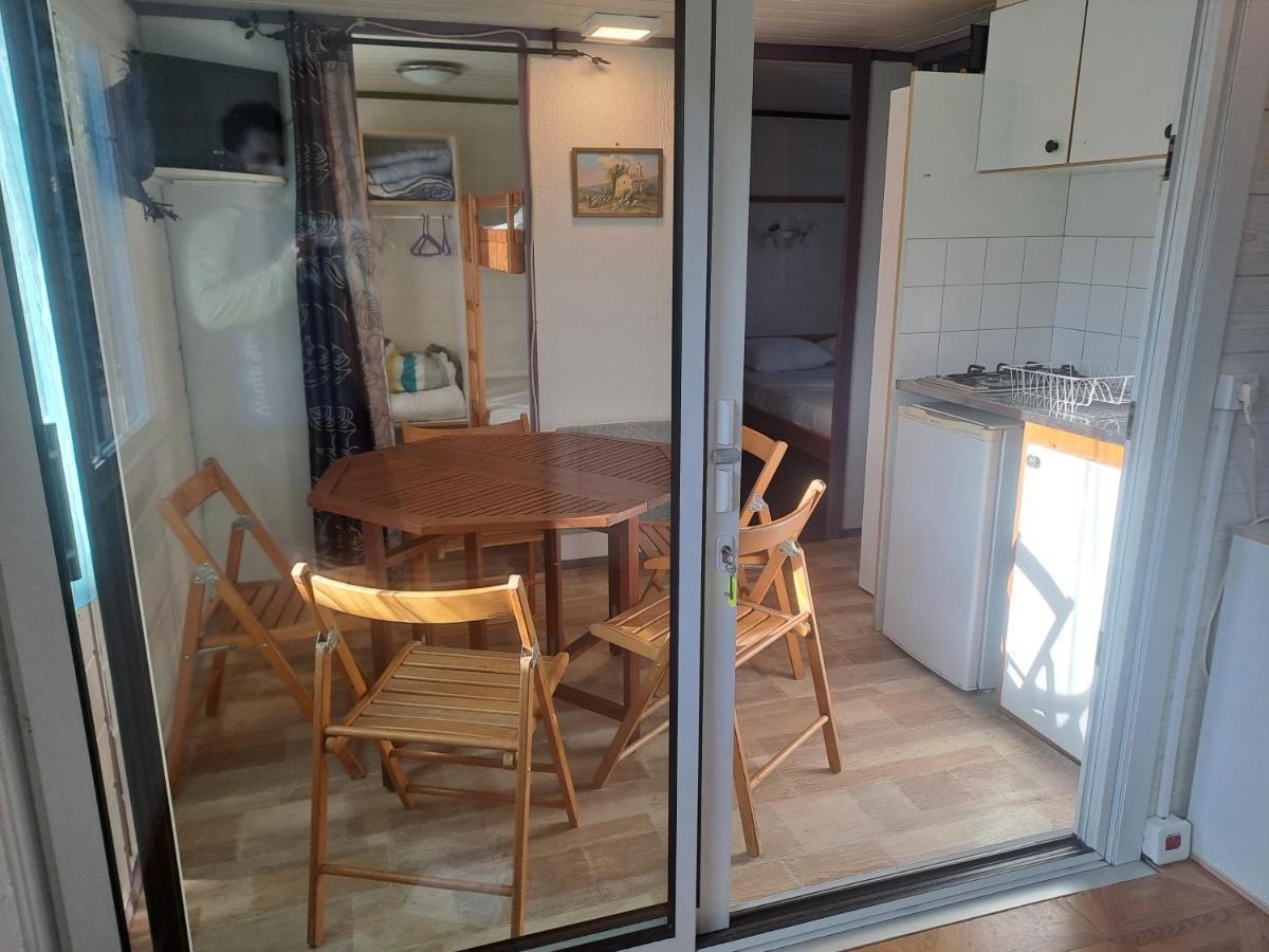 Chalet Pour 5 Personnes Equipe Sur Emplacement Privatif Dans Camping 4 Etoiles Appartenant Et Gere Par Un Particulier Hotel Foix Exterior foto